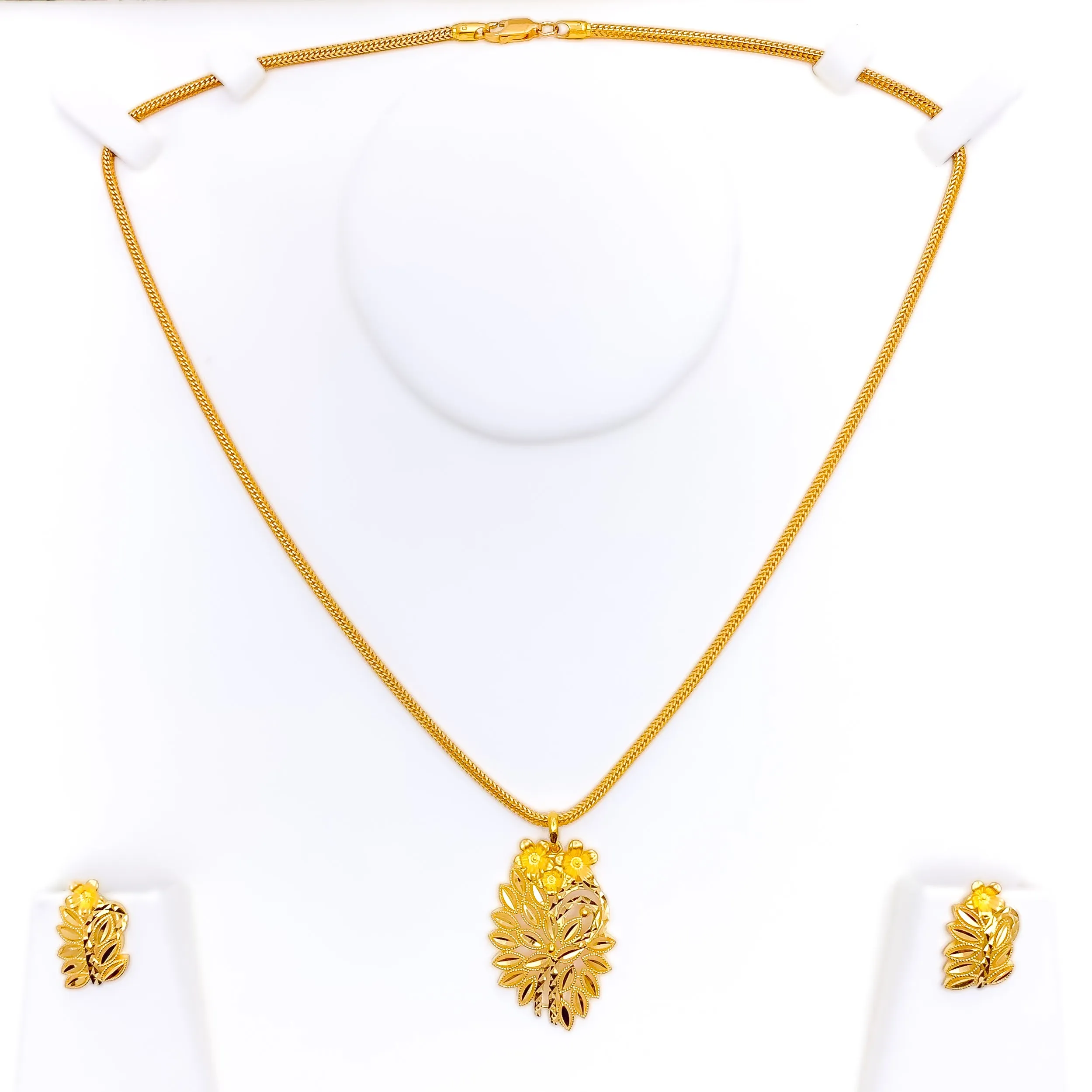 Attractive Flower Bouquet 22K Gold Pendant Set