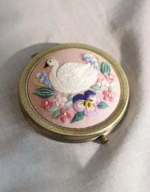 Diy Embroidery Swan Portable Mirror (Including DIY materials)